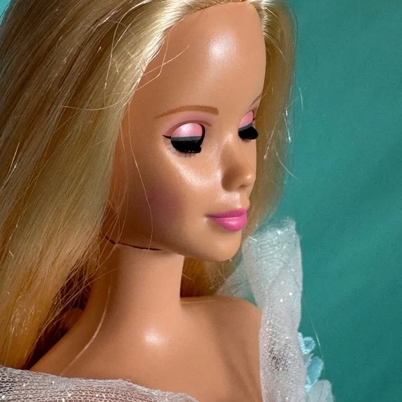 Sleeping beauty Barbie 1998 - Picture 12 of 17